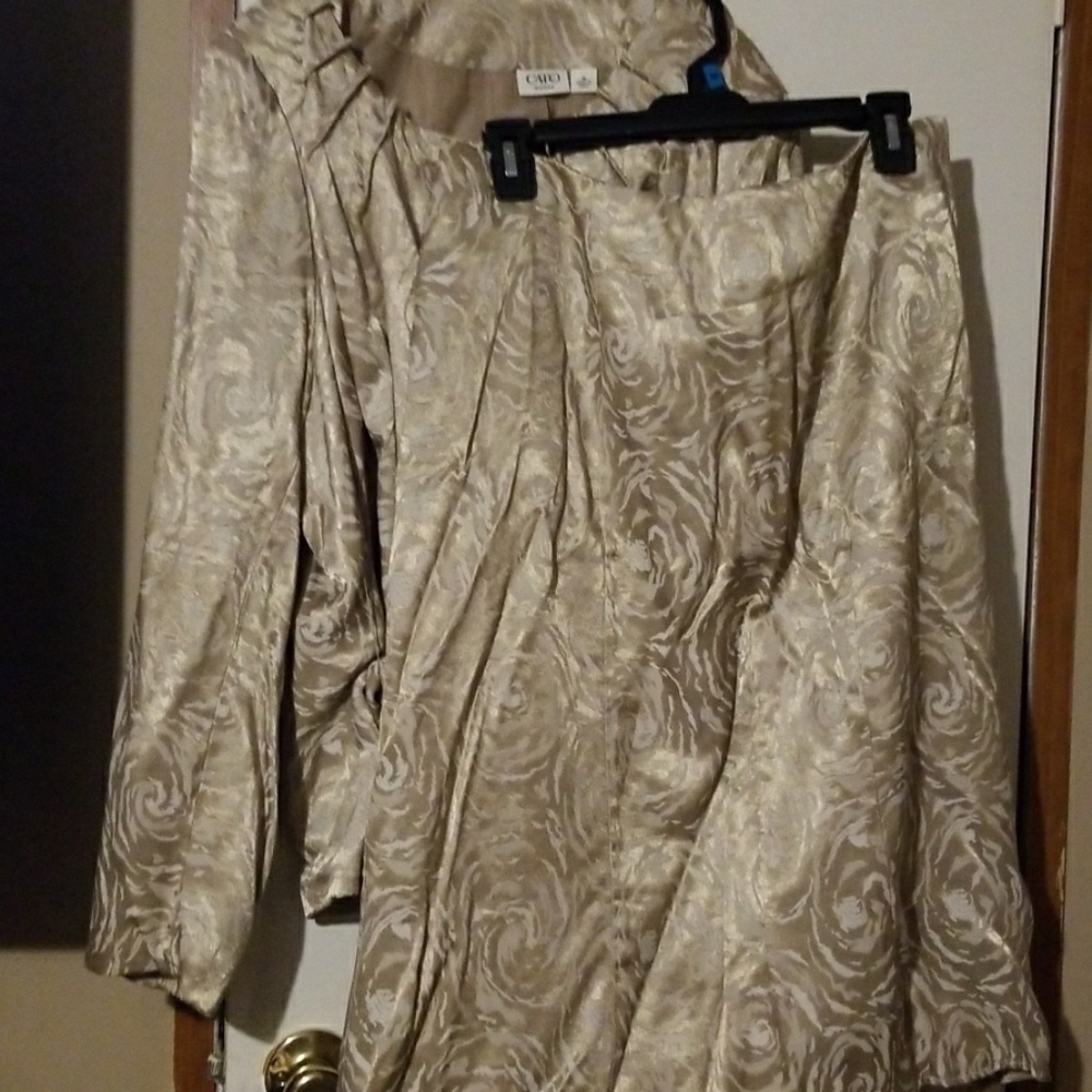 Women's lightweight dress suit